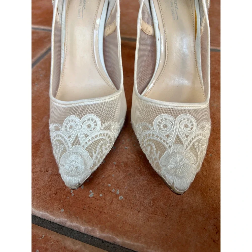 Imagine Vince Camuto White Lace Pointed Toe Pumps Heels Sz 9M Wedding Bridal - Picture 5 of 9